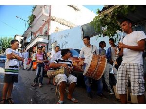 Romanlardan Başbakan'a sazlı, sözlü teşekkür