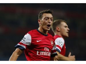 Mesut Özil en iyi ilk 11'de
