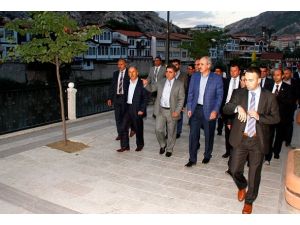 AK Parti'li Kurtulmuş'un koruma aracı kaza yaptı