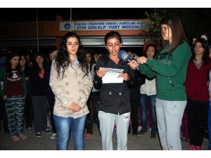 Kız öğrencilerden "taciz" eylemi