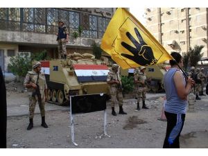 Mısır'da meydanlar "halka" kapatıldı