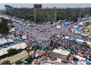Mısır'da demokrasi nöbetinde 100. gün