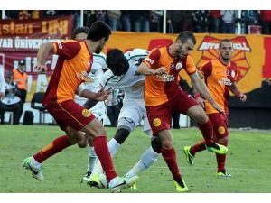 Galatasaray Akhisar Belediyespor'a yenildi