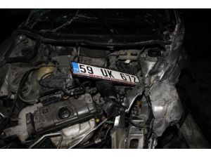 Ticari taksi polis ve sağlık ekiplerine çarptı