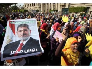 Mısır'da öğrencilerden darbe karşıtı gösteri