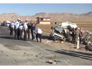 İki ayrı kazada 3 öğrenci öldü