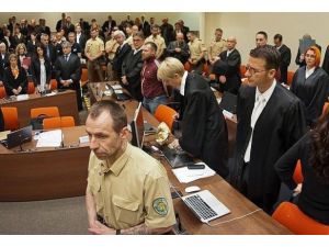 Schröder’e suikast planının delilleri mahkemede