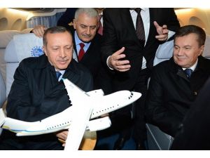 Erdoğan Antonov-158 uçağını inceledi