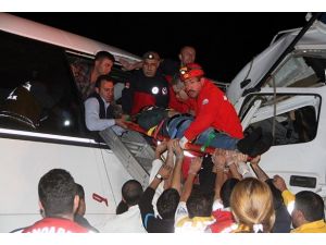 Yolcu otobüsü ile tır çarpıştı: 2 ölü 35 yaralı