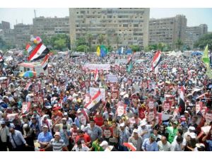 Mısır'da halk barışçıl devrimi devam ettirecek