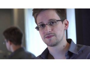 Snowden'in babası Moskova'da