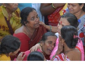 Hindistan'da köprüde izdiham: 50 ölü