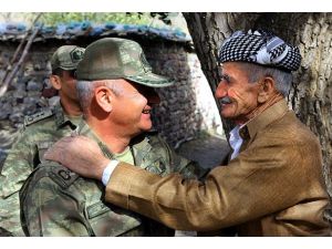 Hakkari'de Mehmetçik-halk kardeşliği