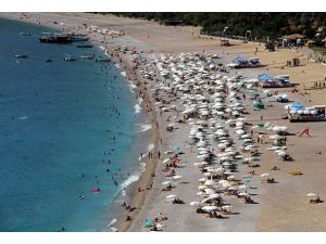 Turizm bu yıl da Türkiye'nin yüzünü güldürdü