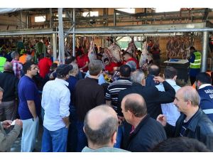 Vatandaşlar kurbanlarını kestirme heyecanı yaşadı