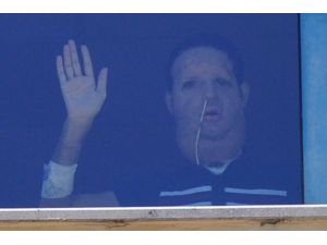 Yeni yüzüyle ailesini ziyaret etti