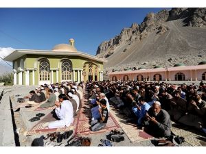 İran ve Pakistan'da bayram bugün başladı