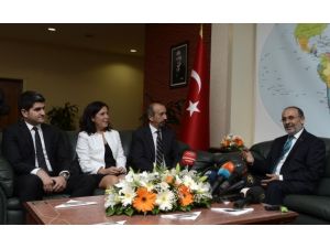 Partilerde gündem "paket" ve anayasa