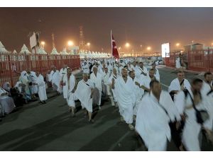 Hacılar şeytan taşladı