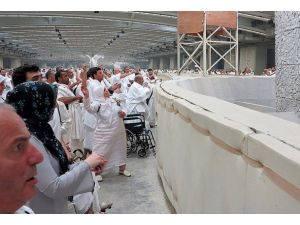 Hacılar Cemarat'ta şeytan taşladı