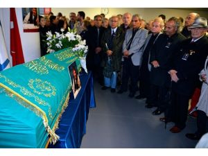 Oktay Ekinci'nin cenazesi toprağa verildi
