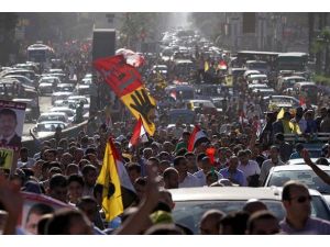 Mısır'da gösterilere devam çağrısı