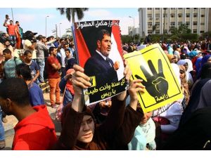 Ezher Üniversitesi'nde darbe karşıtı gösteri