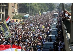 Mısır'da parti kapatma davaları ertelendi