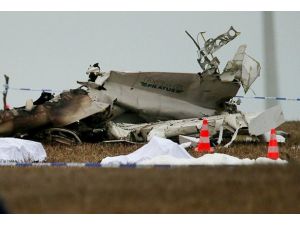 Belçika'da paraşütçüleri taşıyan uçak düştü