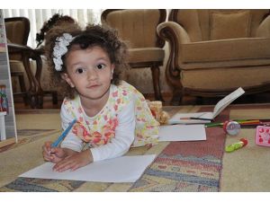 Azra bebek ailesini yaşama bağladı