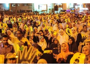 Mısır'da darbe karşıtları gösteri düzenledi