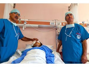 Gözünden vurulan Suriyeli genç Konya'da tedavi edildi