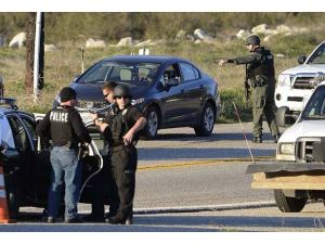 Polis oyuncak silahlı çocuğu vurdu