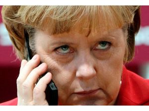"Merkel’in cep telefonu numarası Snowden’in belgelerinde"