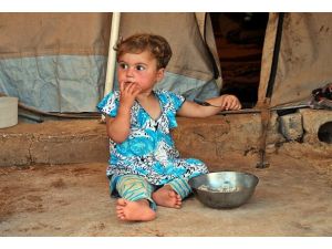 Şam'da çocukları açlık ve ilaç yetersizliği öldürüyor