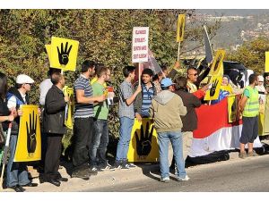 Bosna'da yaşayan Mısırlılardan "darbe" protestosu