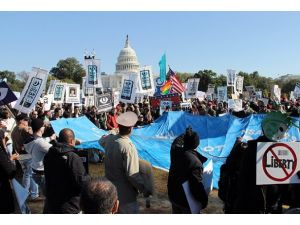 Washington’da “Bizi İzlemeyi Durdurun” yürüyüşü