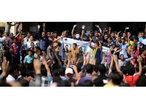 Mısır'da öğrencilerin darbe karşıtı gösterileri sürüyor