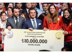 2013 yılının başarılı sporcularına ödül