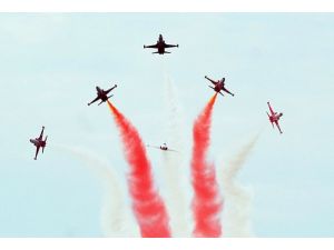 Türk Yıldızları gösteriye hazır