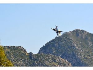 SOLOTÜRK Hatay'da gösteri uçuşu yaptı