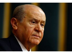 Başörtüsüne tavır alınması politikacı acizliği