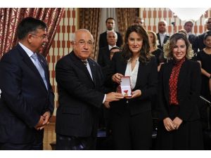 Nezahet Nine'nin madalyası torununa verildi