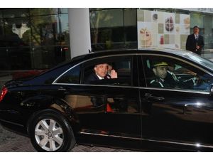 Dedesinin mezarını ziyaret etti