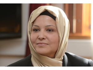 AK Parti'li Dalbudak Meclis'e başörtülü geldi