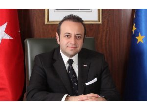 Bağış:   - "Önemli olan başörtüsü meselesi değil, zihinlerin üzerindekiörtülerin kalkmasıdır"