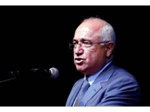 Pavey'in pantolonla gelmesinde bir engel yok