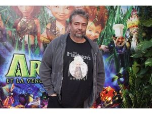 Paparazziler yönetmen Besson'u çileden çıkardı