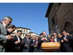 Tarihi Aslanhane Camisi ibadete açıldı