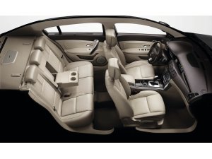 Renault Latitude çarpıcı boyutlu bir sedan